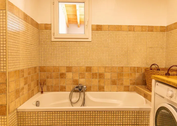 Lisa Porto-vecchio Vila *