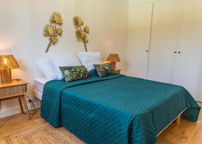 Lisa Porto-vecchio Vila *