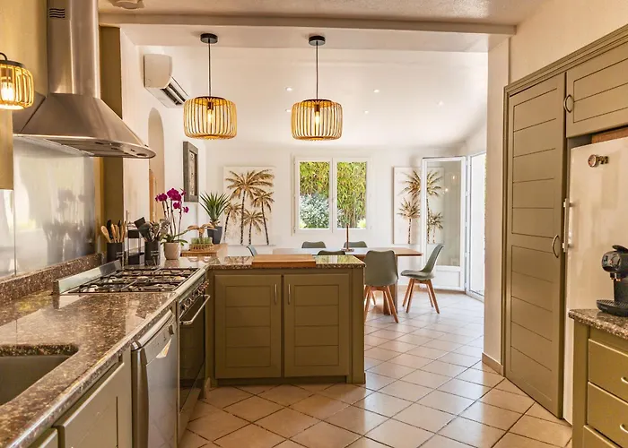 Lisa Porto-vecchio Vila *